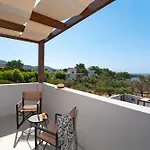 מלון דירות Theretra Seaside 4*