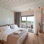 Theretra Seaside מלון דירות 4*