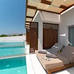 Theretra Seaside מלון דירות 4*